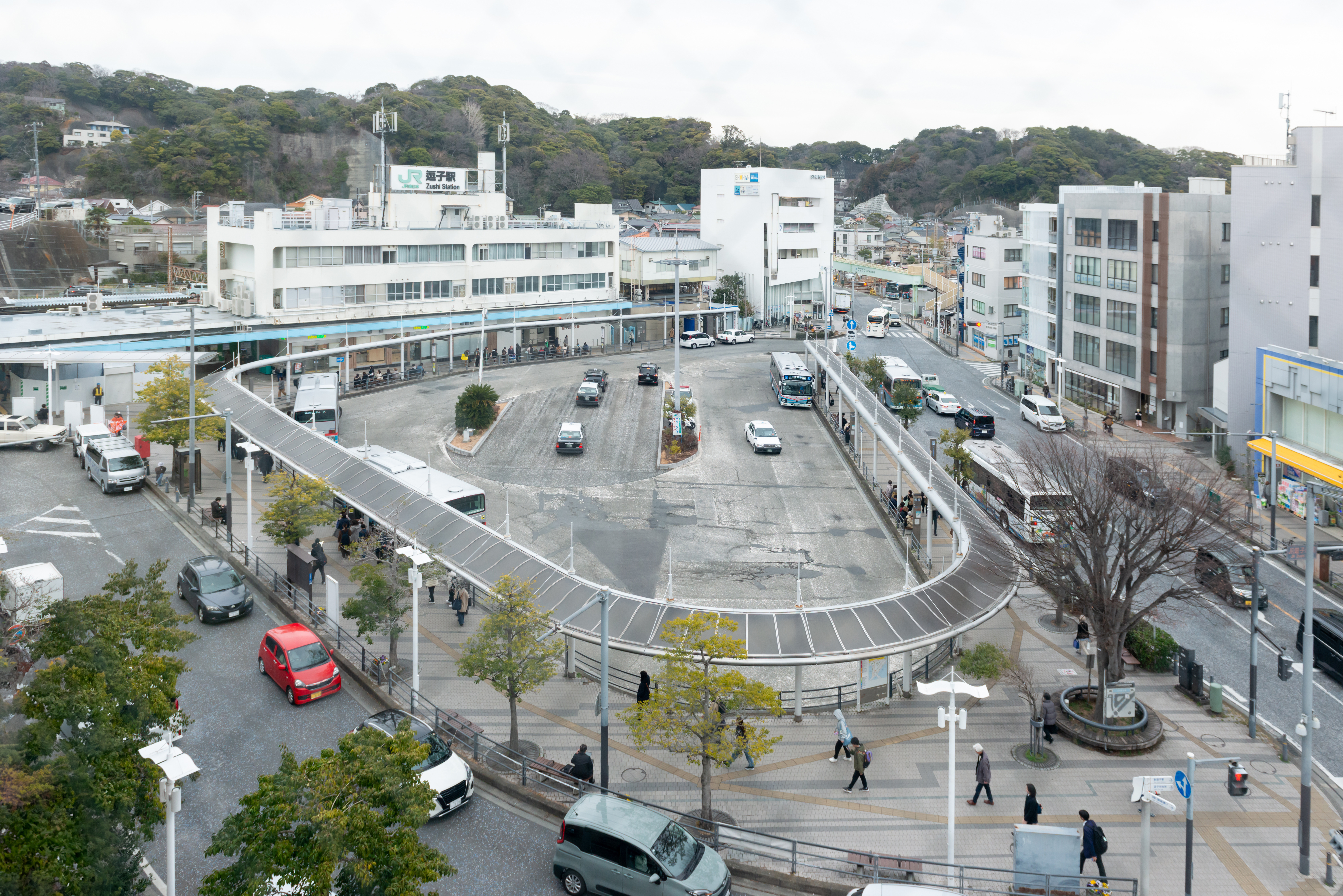JR逗子駅前